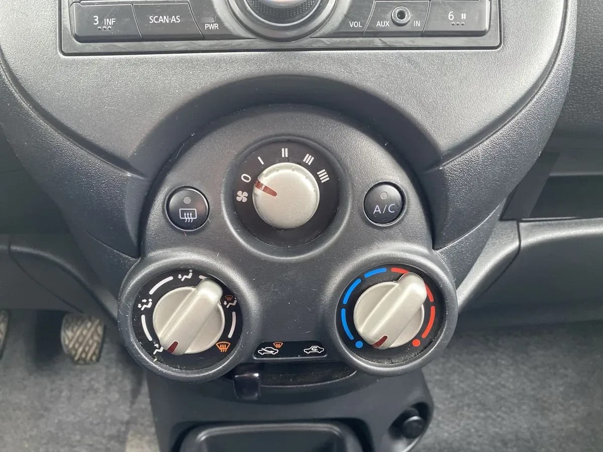 Nissan March 1.6 Active 4x2 Mt 5p año 2016
