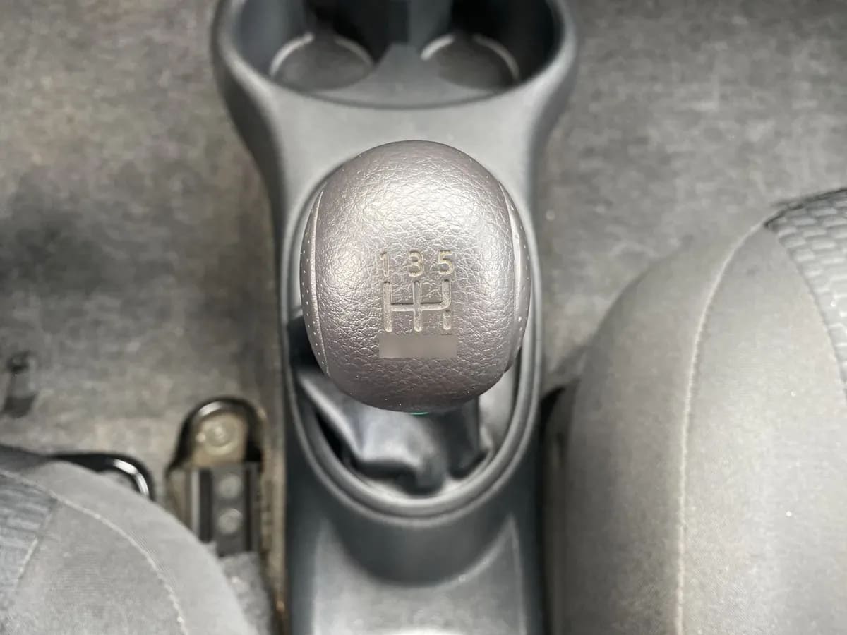 Nissan March 1.6 Active 4x2 Mt 5p año 2016