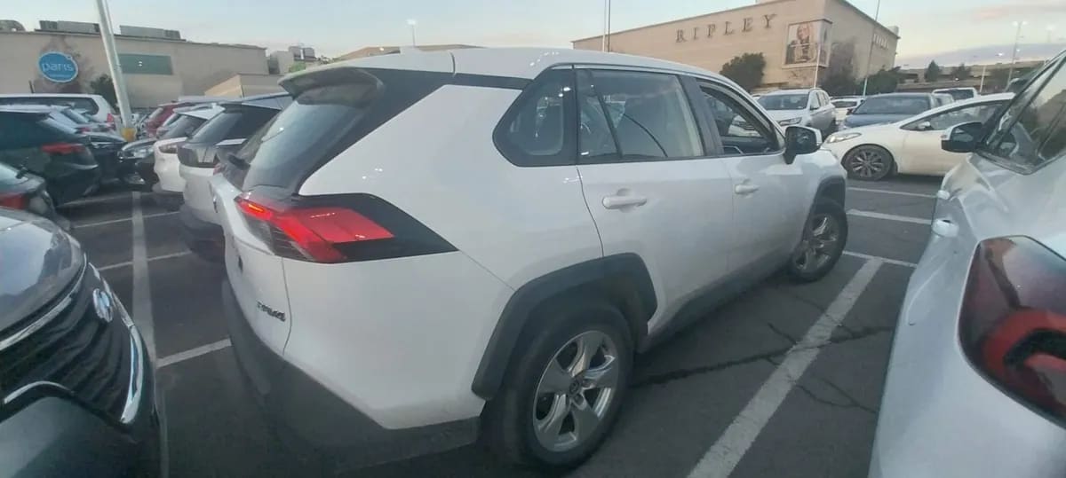 Toyota Rav 4 2.0 Le 4x2 Mt 5p año 2021