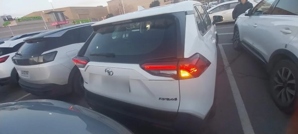 Toyota Rav 4 2.0 Le 4x2 Mt 5p año 2021