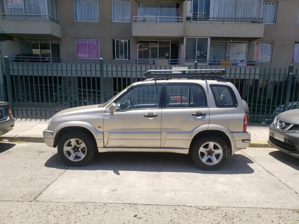 SUZUKI GRAND NOMADE 2.0 Mt Glx 4x4 año 2006