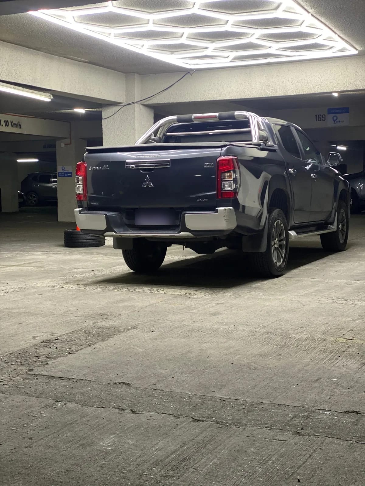 MITSUBISHI L200 2.4 Td Dakar Crs Hp At 4x4 Diesel año 2020