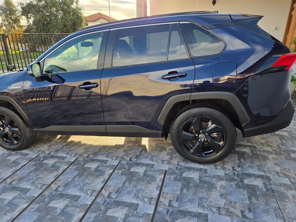 TOYOTA RAV4 2.5 Xle At 4x4 año 2020