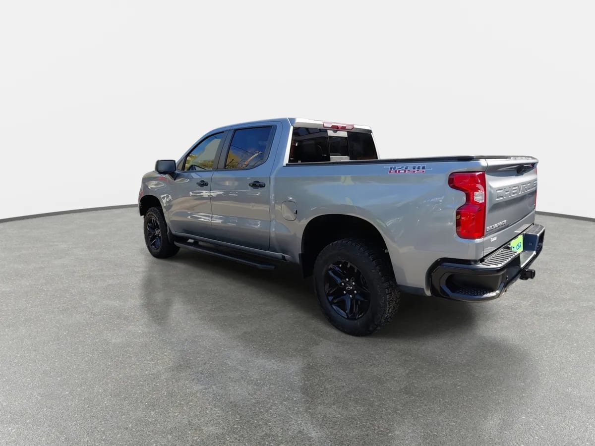 Chevrolet Silverado 5.3 Lt Trail Boss Z71 4x4 At 4p año 2024