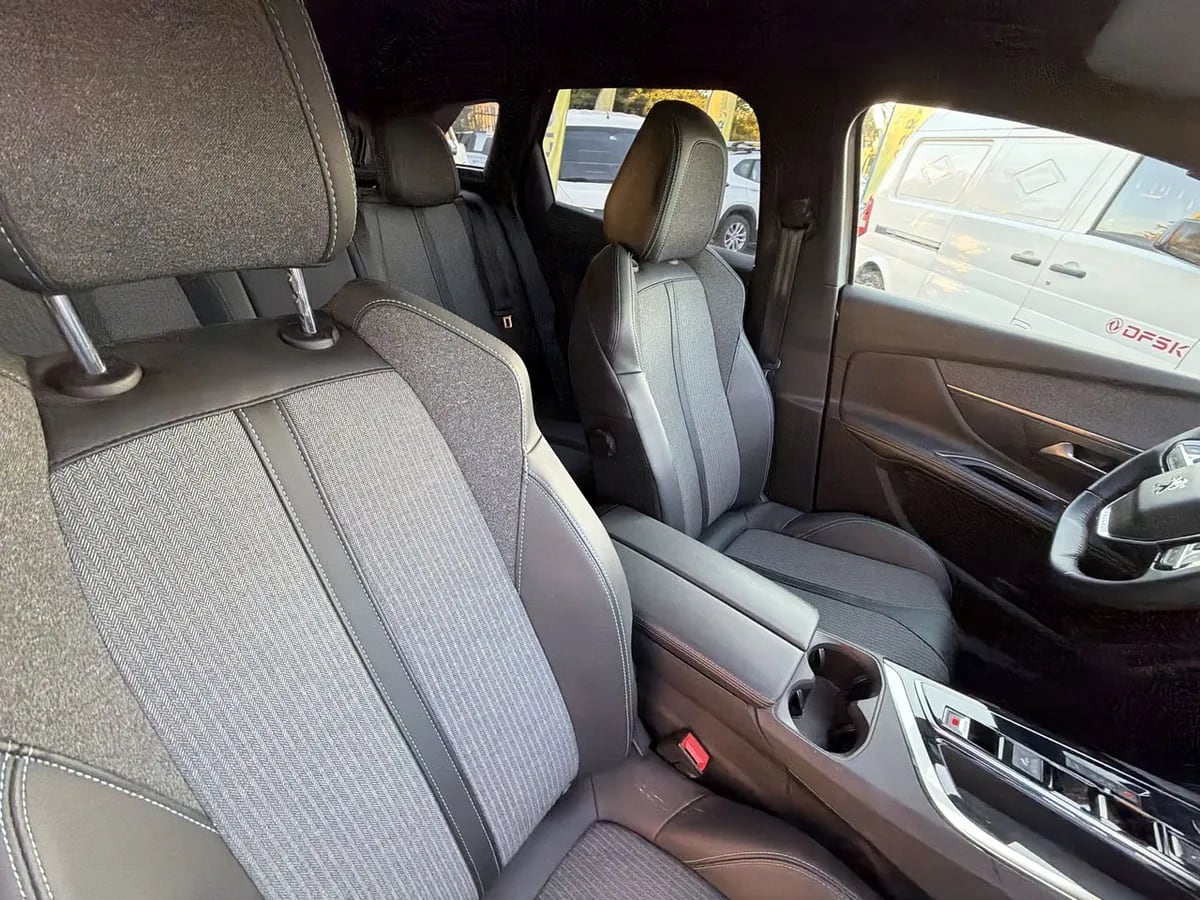 Peugeot 3008 1.5 Allure Pack Bluehdi 130 4x2 Eat8 5p año 2024