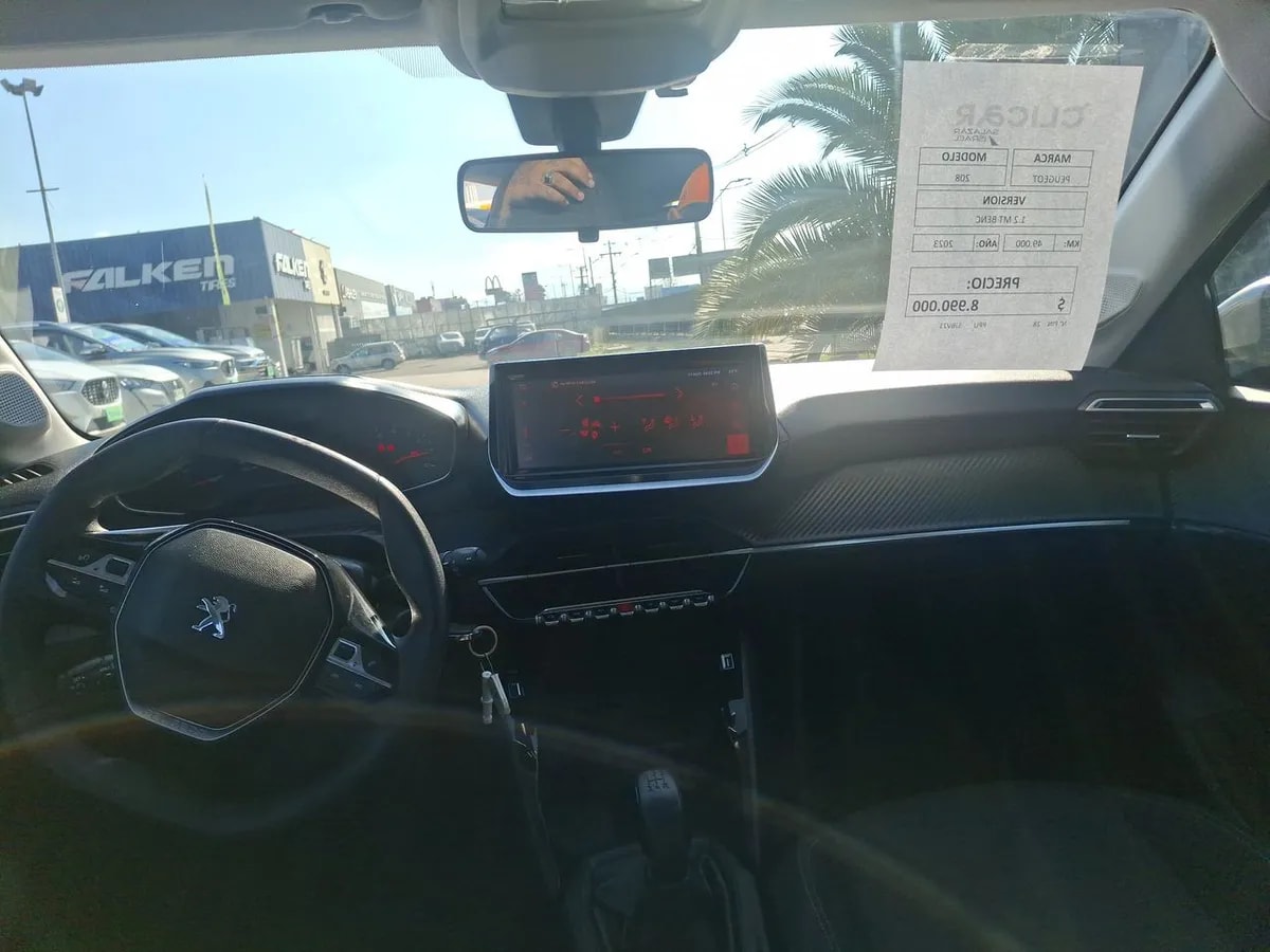 Peugeot 208 1.2 Style Puretech 75 4x2 Mt 5p año 2023