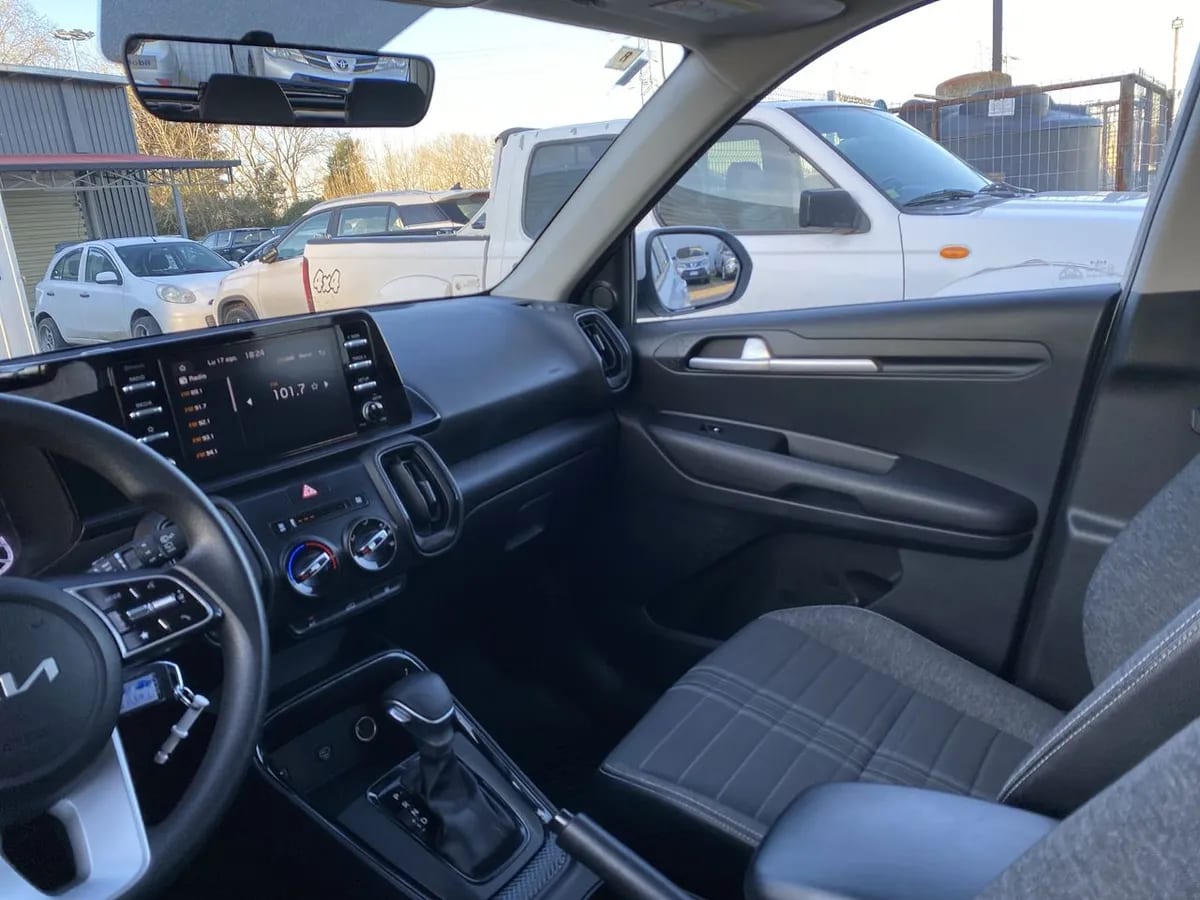 Kia Sonet 1.5 Ex 4x2 Ivt Ri At 5p año 2025