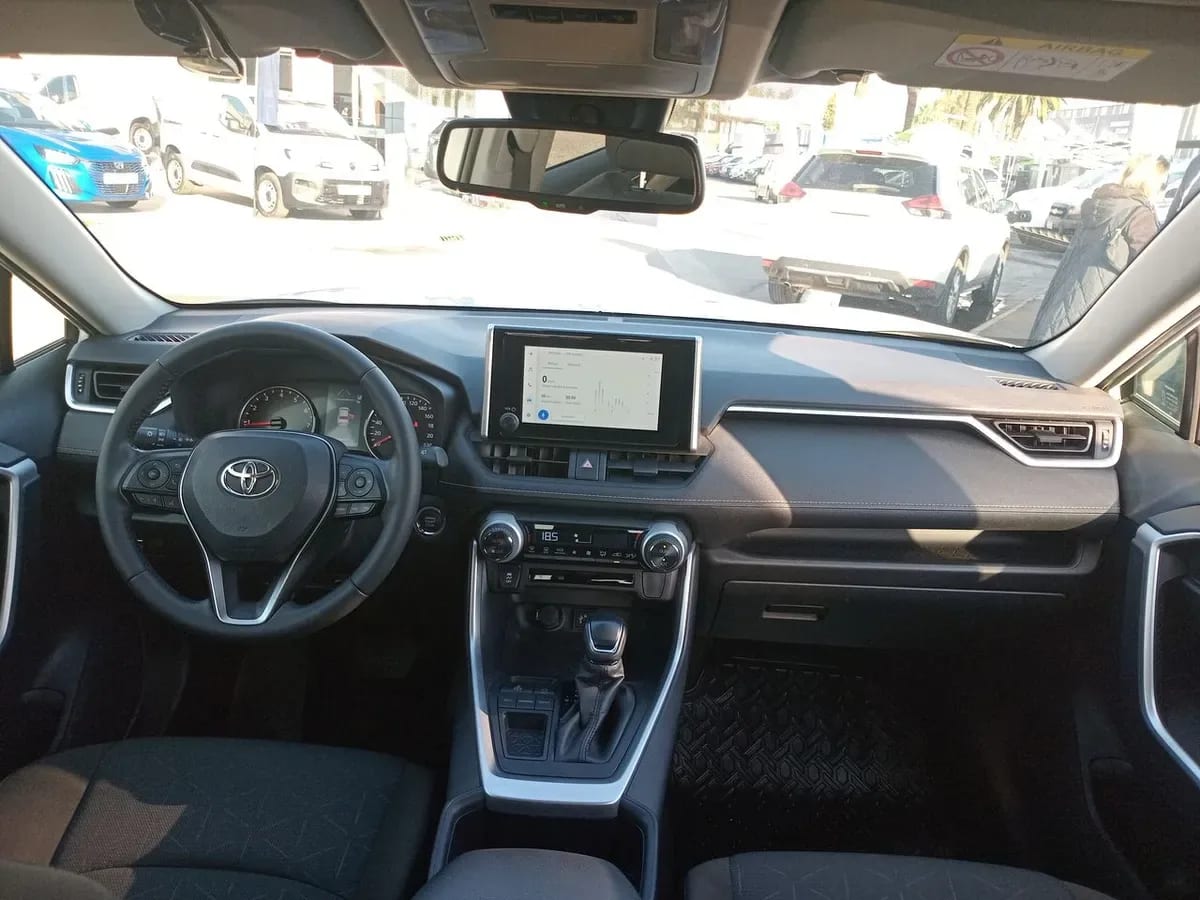 Toyota Rav 4 2.0 Xle 4x2 Cvt At 5p año 2024