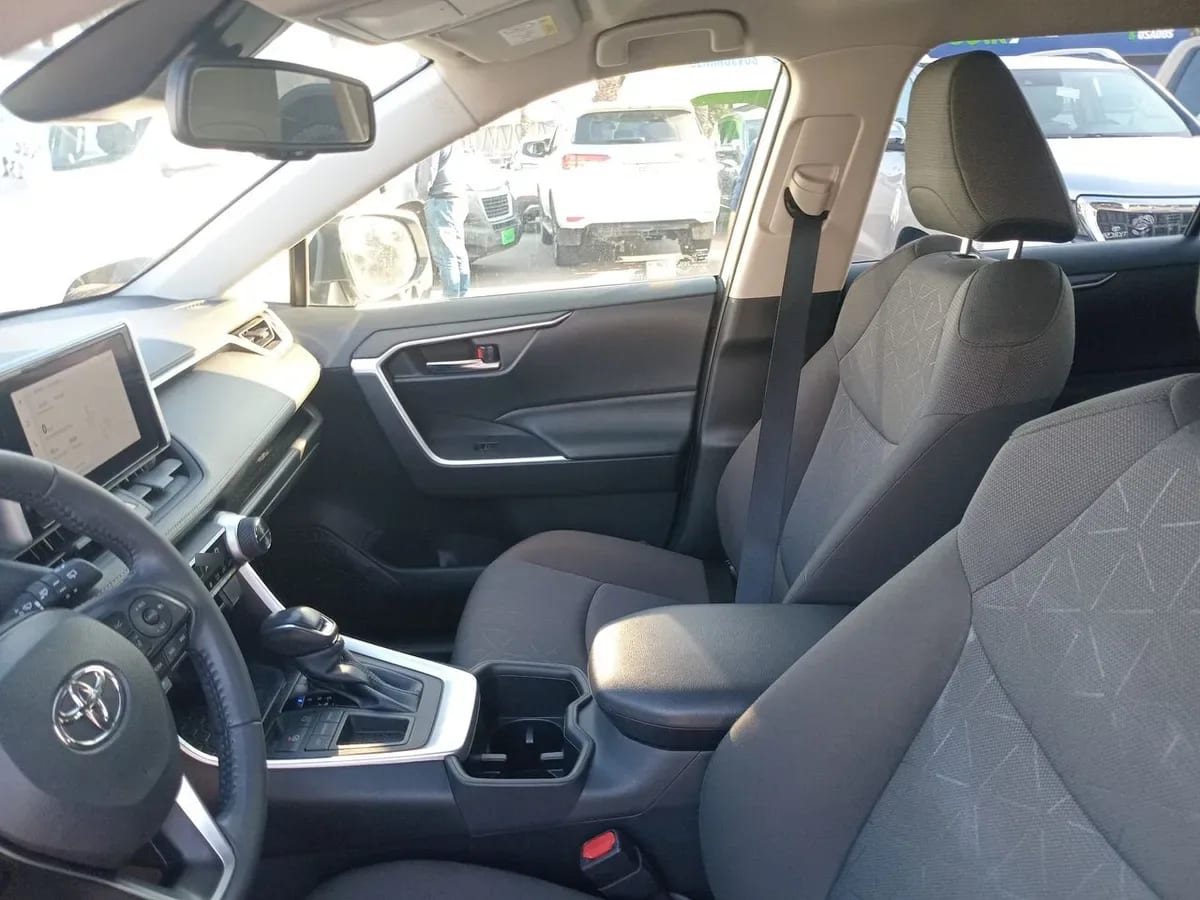 Toyota Rav 4 2.0 Xle 4x2 Cvt At 5p año 2024