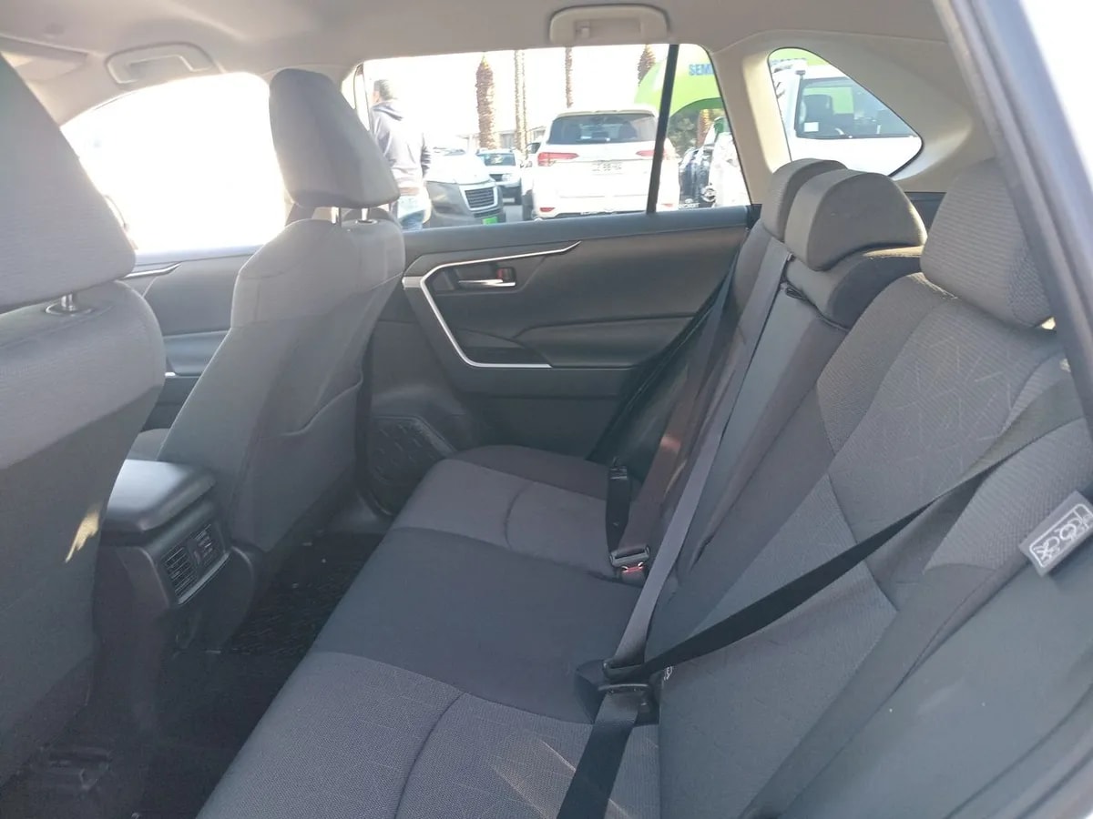 Toyota Rav 4 2.0 Xle 4x2 Cvt At 5p año 2024