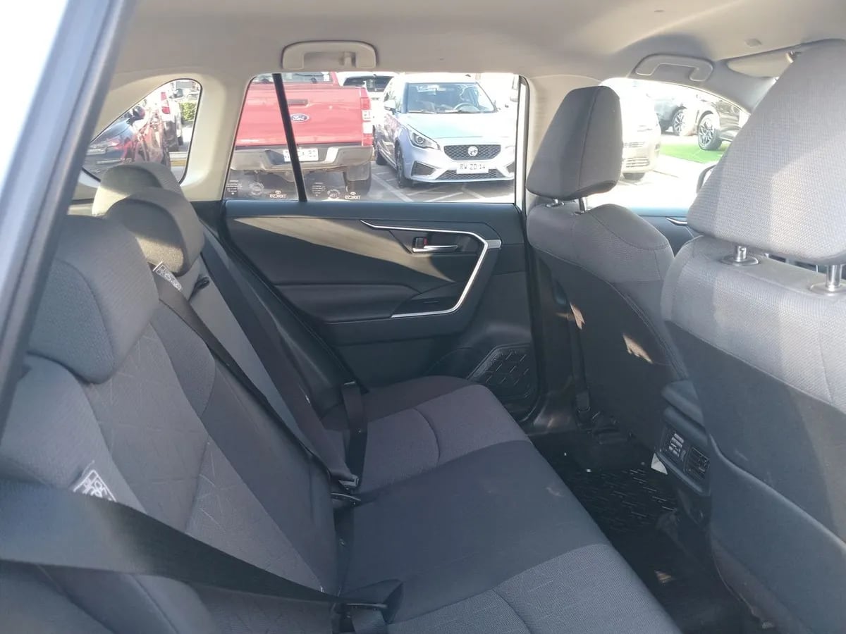 Toyota Rav 4 2.0 Xle 4x2 Cvt At 5p año 2024