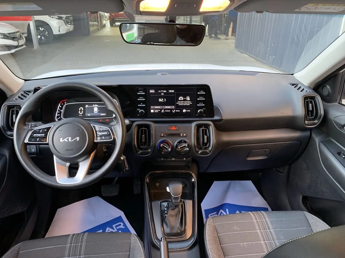 Kia Sonet 1.5 Ex 4x2 Ivt Ri At 5p año 2025