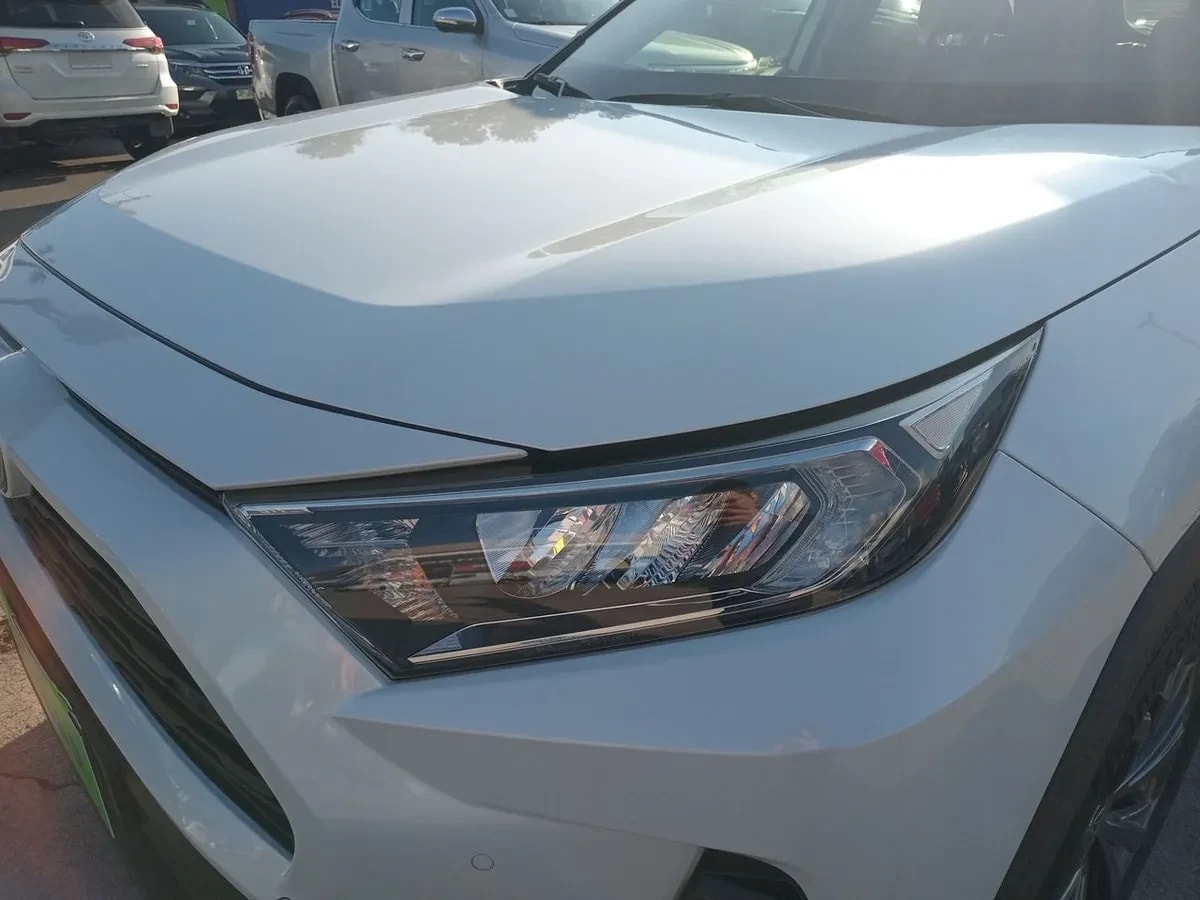 Toyota Rav 4 2.0 Xle 4x2 Cvt At 5p año 2024
