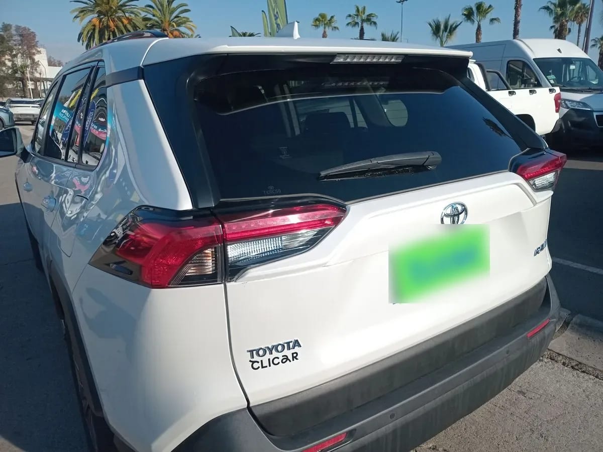 Toyota Rav 4 2.0 Xle 4x2 Cvt At 5p año 2024