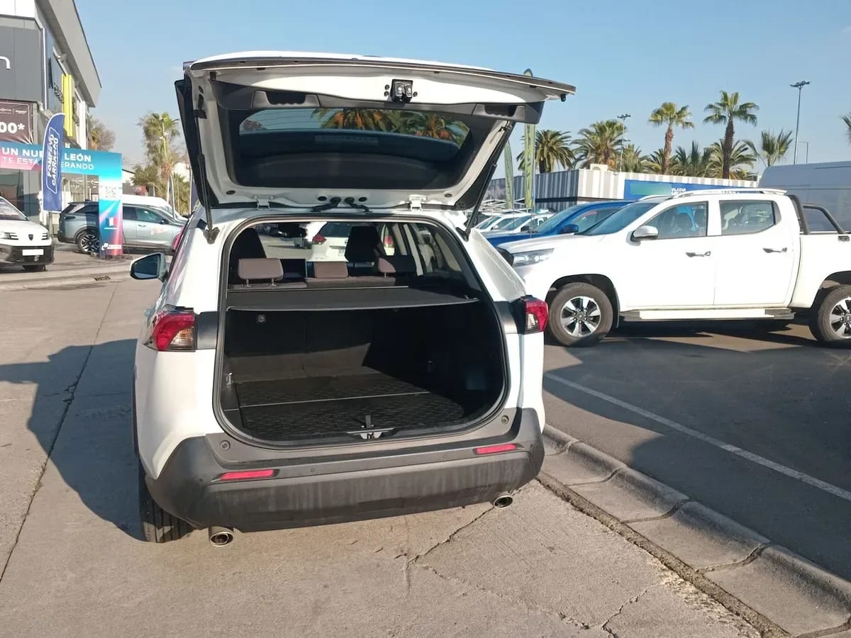 Toyota Rav 4 2.0 Xle 4x2 Cvt At 5p año 2024
