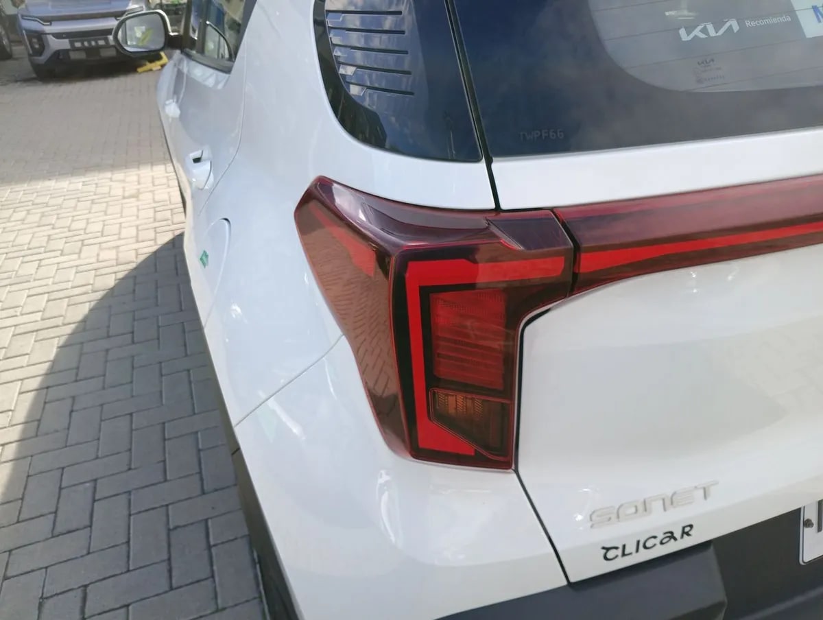 Kia Sonet 1.5 Ex 4x2 Ivt Ri At 5p año 2025