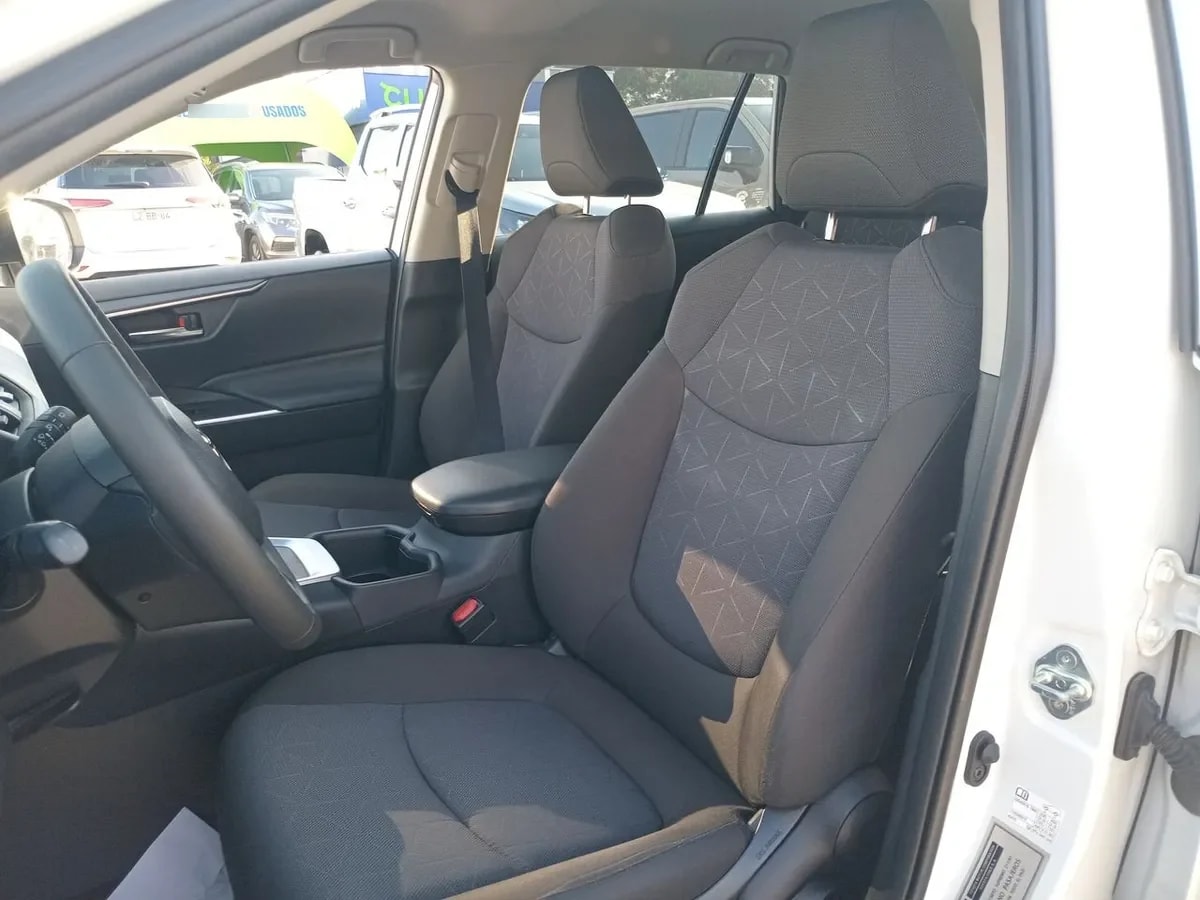 Toyota Rav 4 2.0 Xle 4x2 Cvt At 5p año 2024