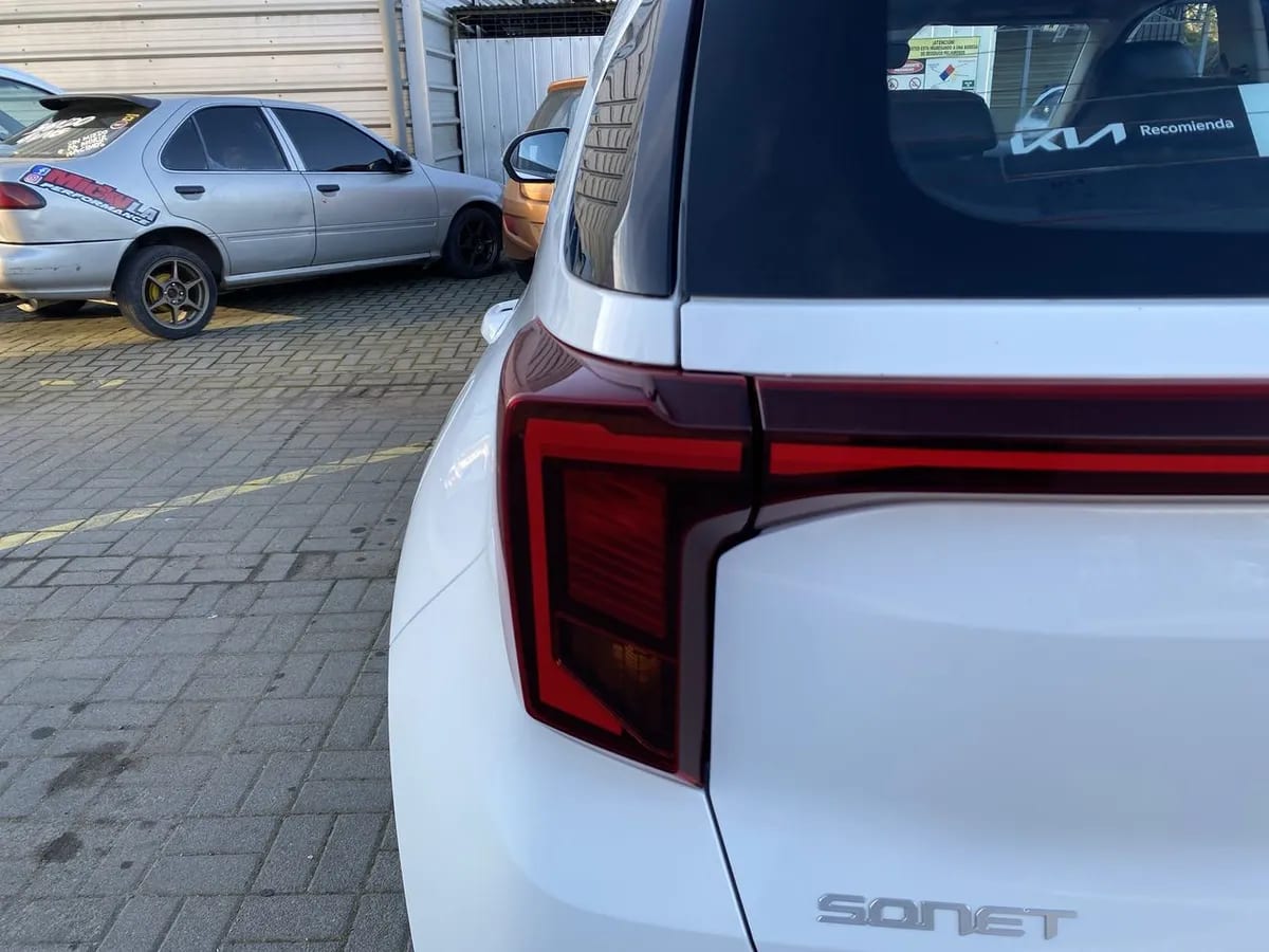 Kia Sonet 1.5 Ex 4x2 Ivt Ri At 5p año 2025