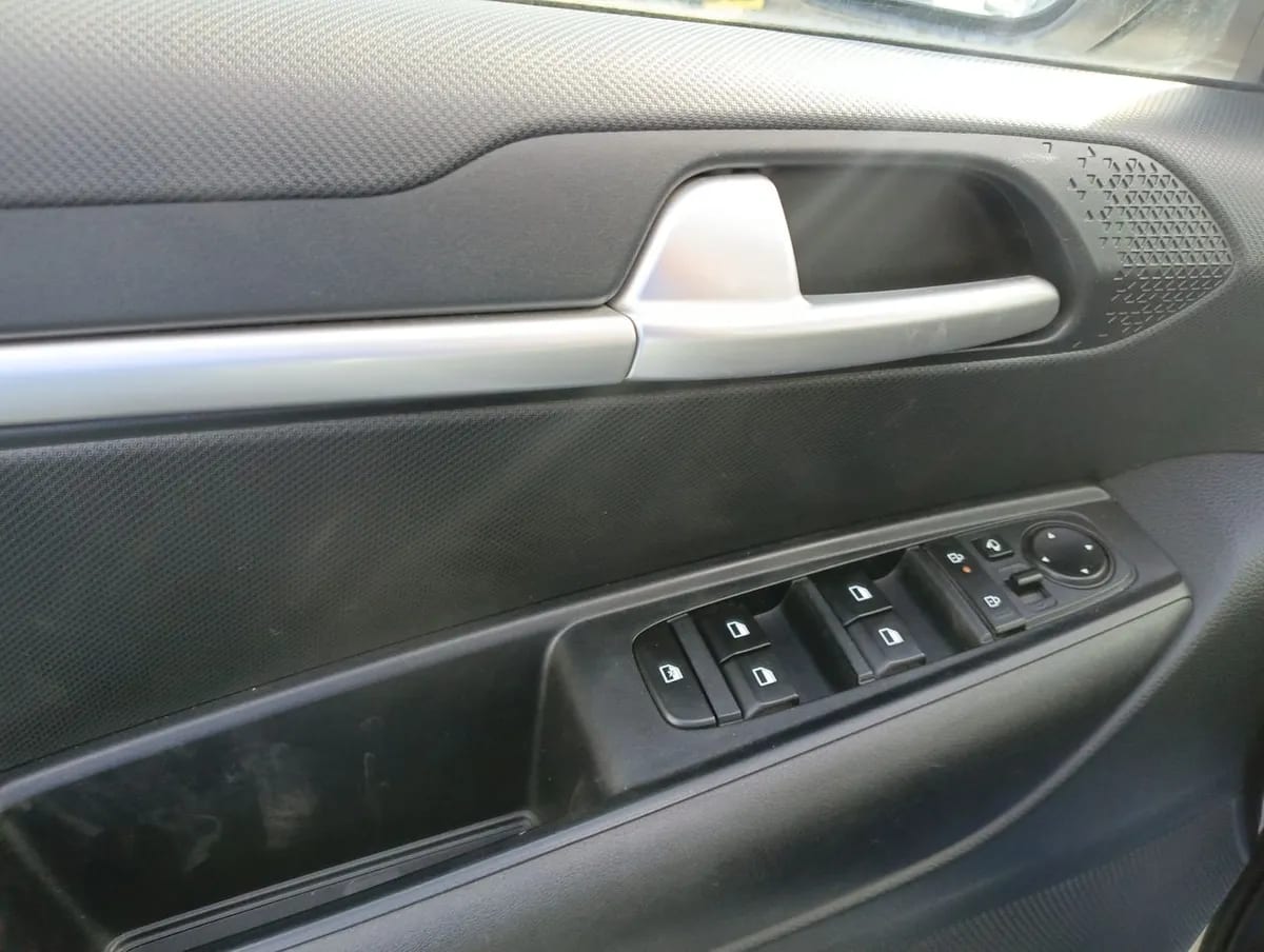 Kia Sonet 1.5 Ex 4x2 Ivt Ri At 5p año 2025