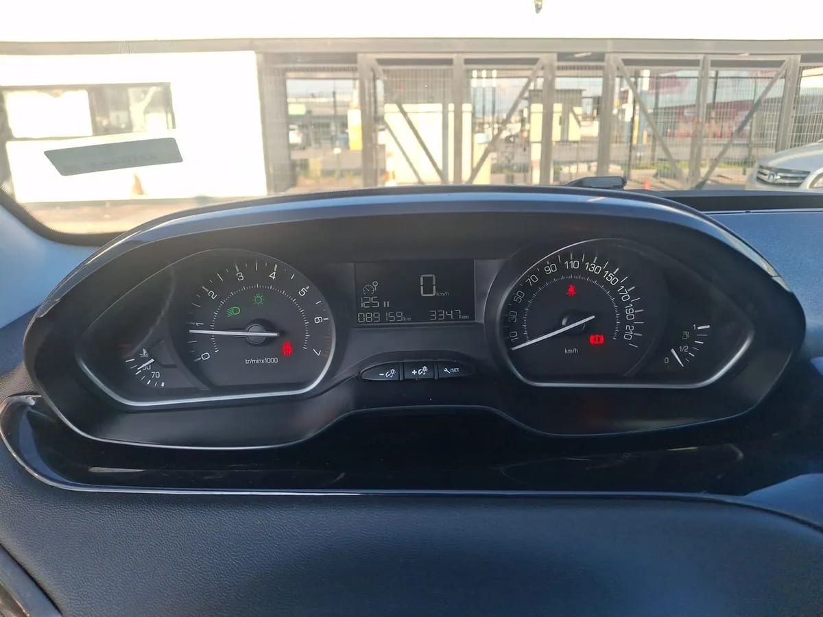 Peugeot 208 1.2 Active Pack Puretech 4x2 82hp Mt 5p año 2019
