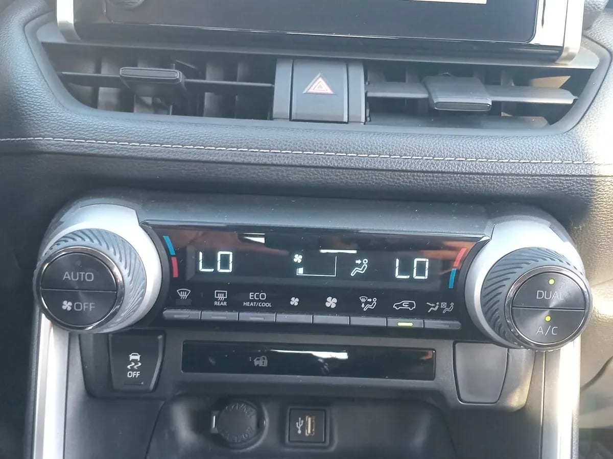 Toyota Rav 4 2.0 Xle 4x2 Cvt At 5p año 2024