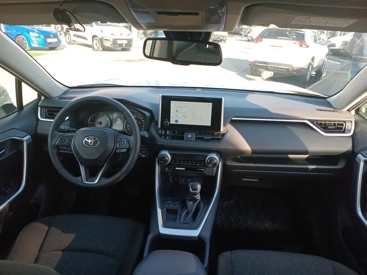 Toyota Rav 4 2.0 Xle 4x2 Cvt At 5p año 2024