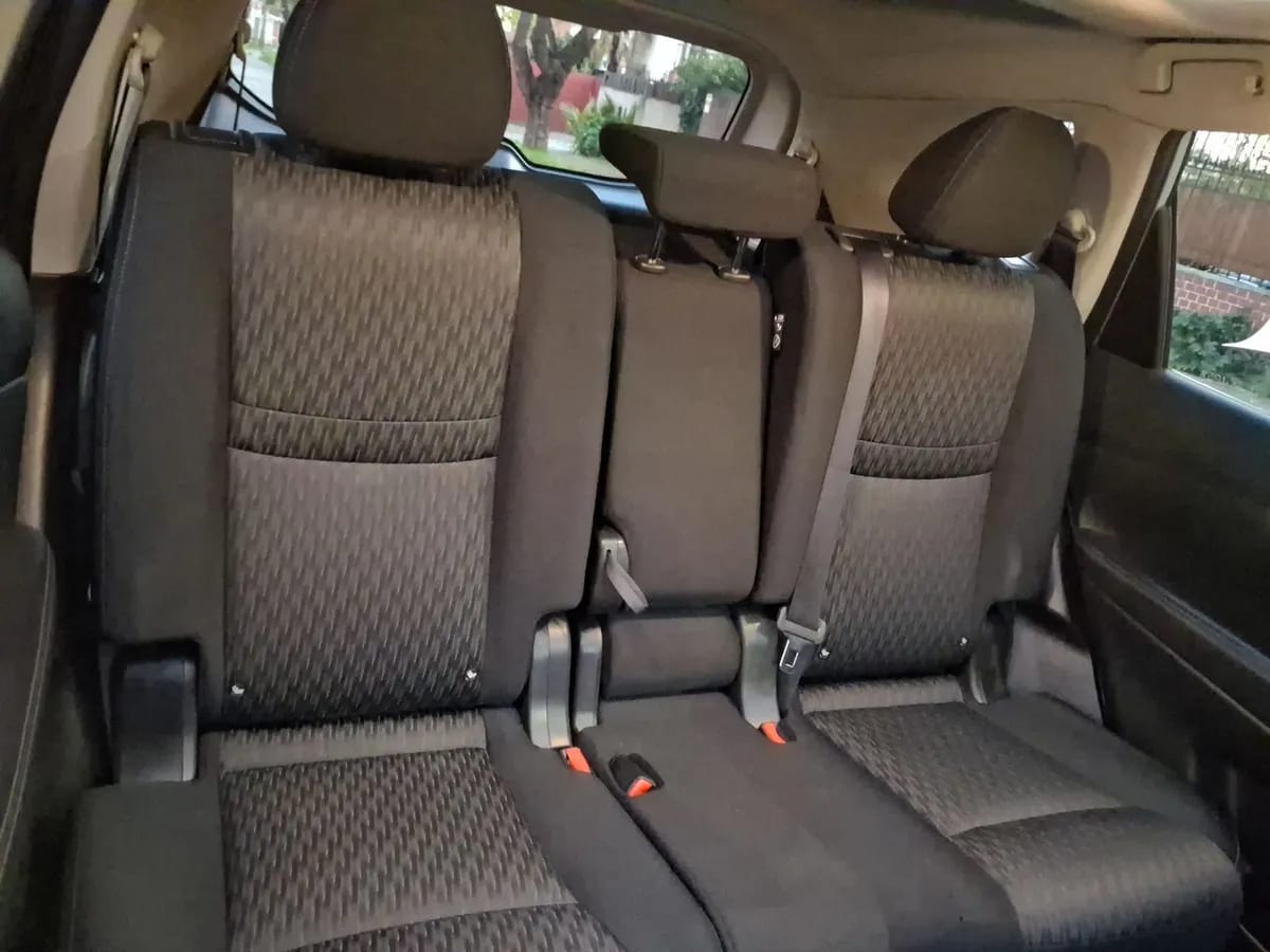 Nissan X-Trail 2.5 Advance 4x2 3row Cvt At 5p año 2023