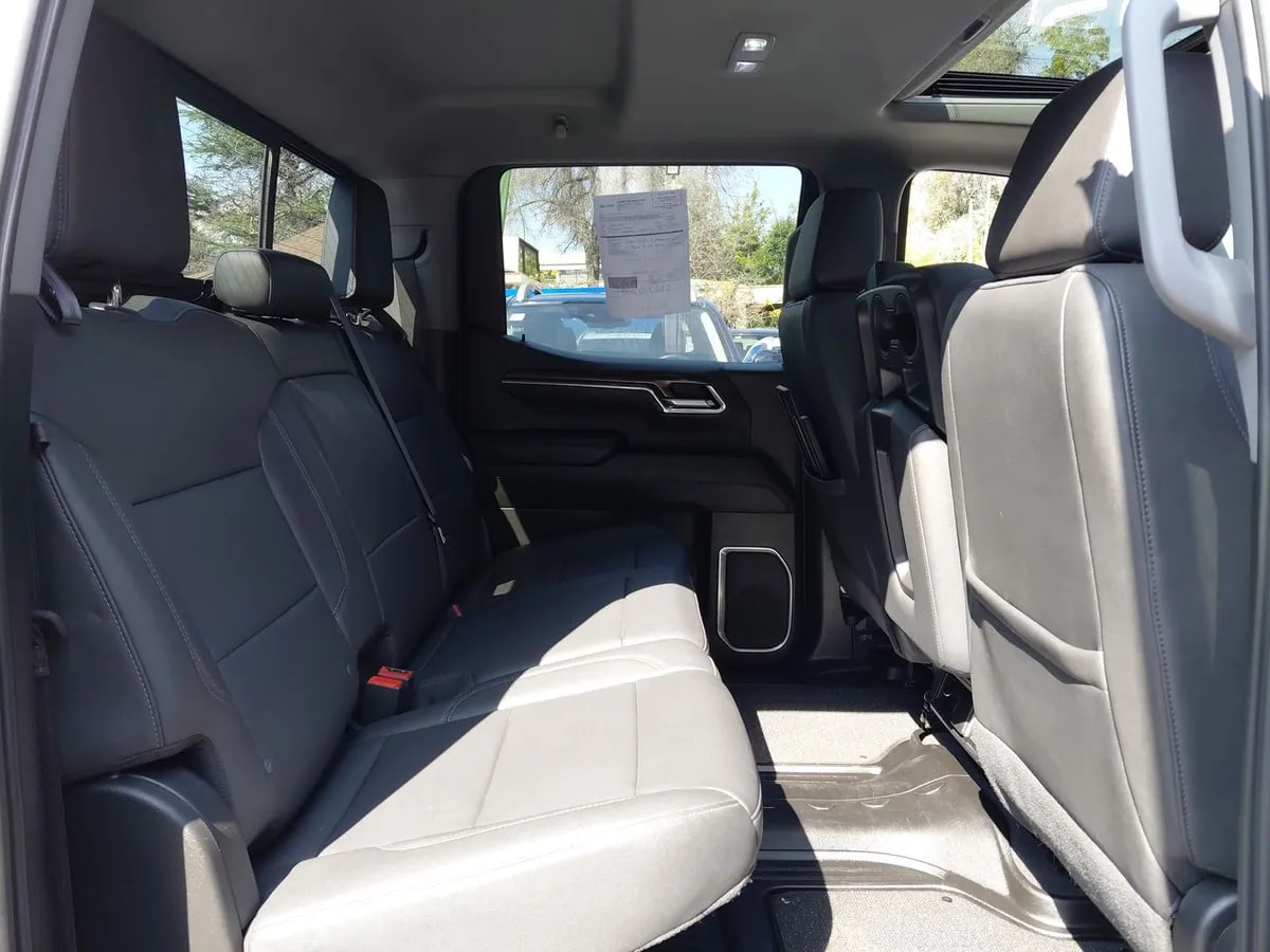 Chevrolet Silverado 5.3 Lt Trail Boss Z71 4x4 At 4p año 2024