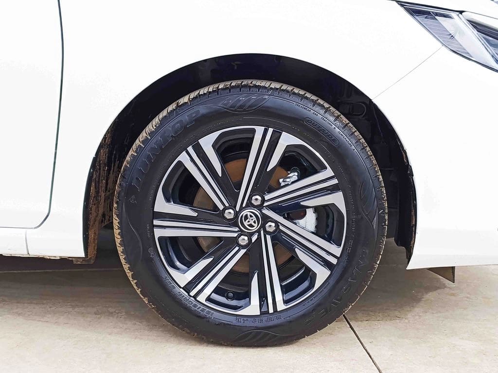 Toyota Yaris 1.5 E 4x2 Sdn Mt 4p año 2026
