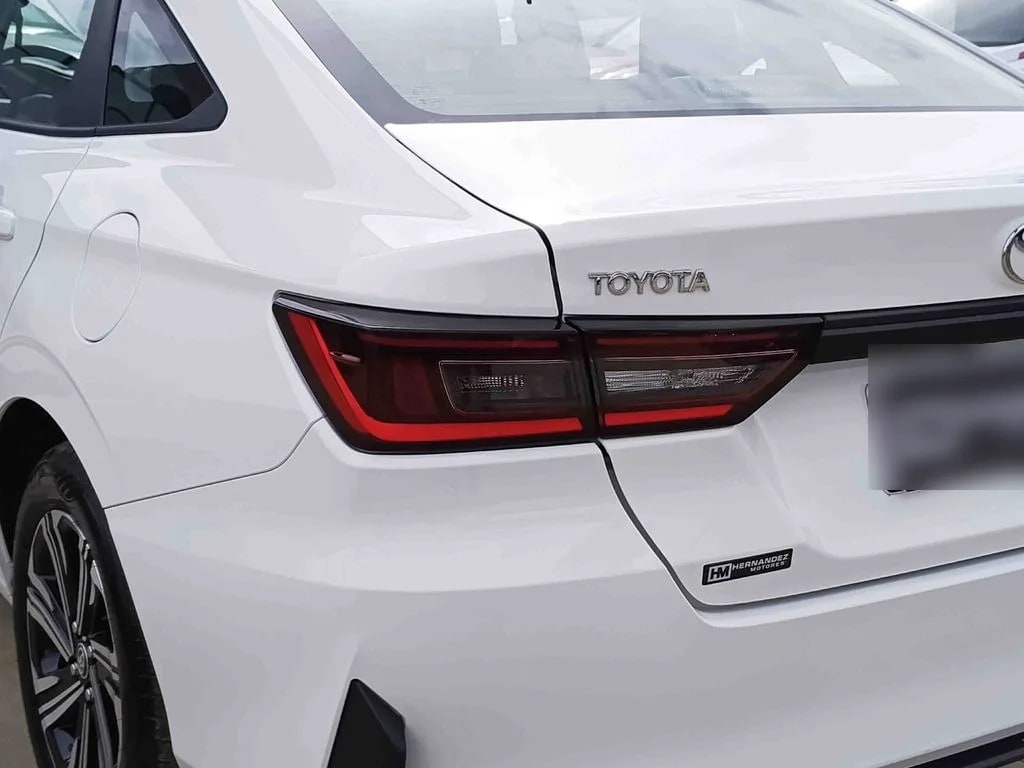 Toyota Yaris 1.5 E 4x2 Sdn Mt 4p año 2026