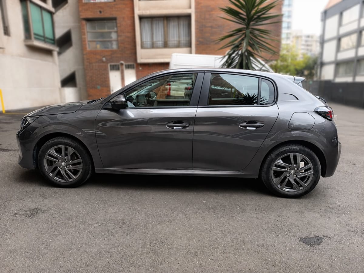 Peugeot 208 Puretech 1.2 año 2021
