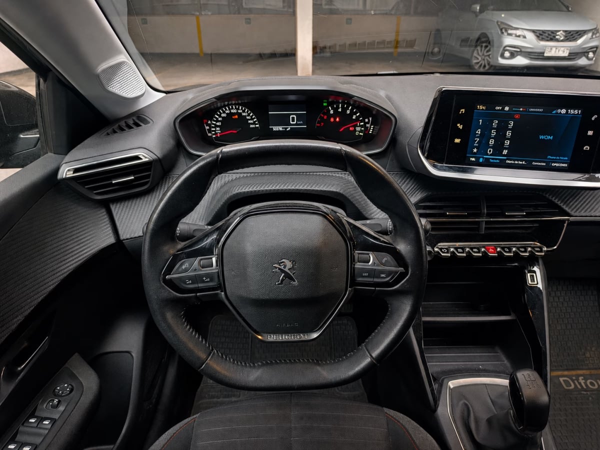 Peugeot 208 Puretech 1.2 año 2021