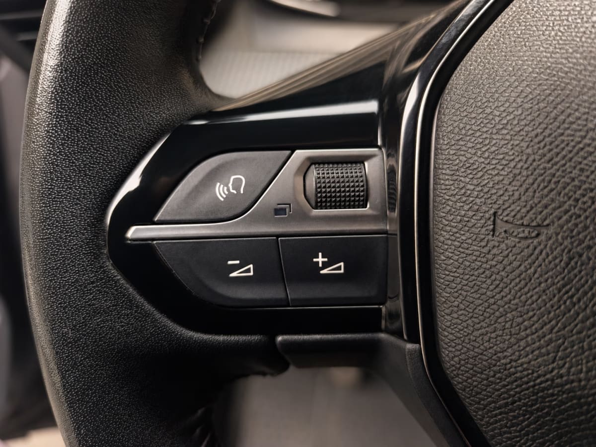 Peugeot 208 Puretech 1.2 año 2021