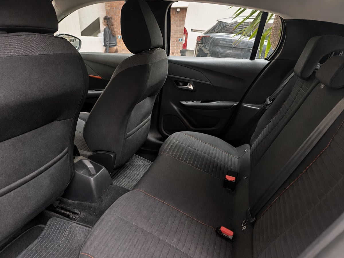 Peugeot 208 Puretech 1.2 año 2021