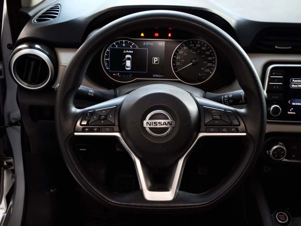Nissan Versa Exclusive año 2023