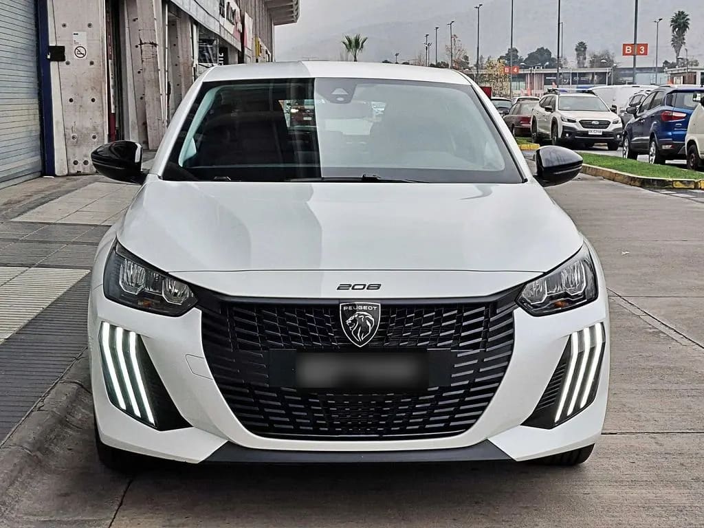 Peugeot 208 Puretech 4x2 1.2 año 2025