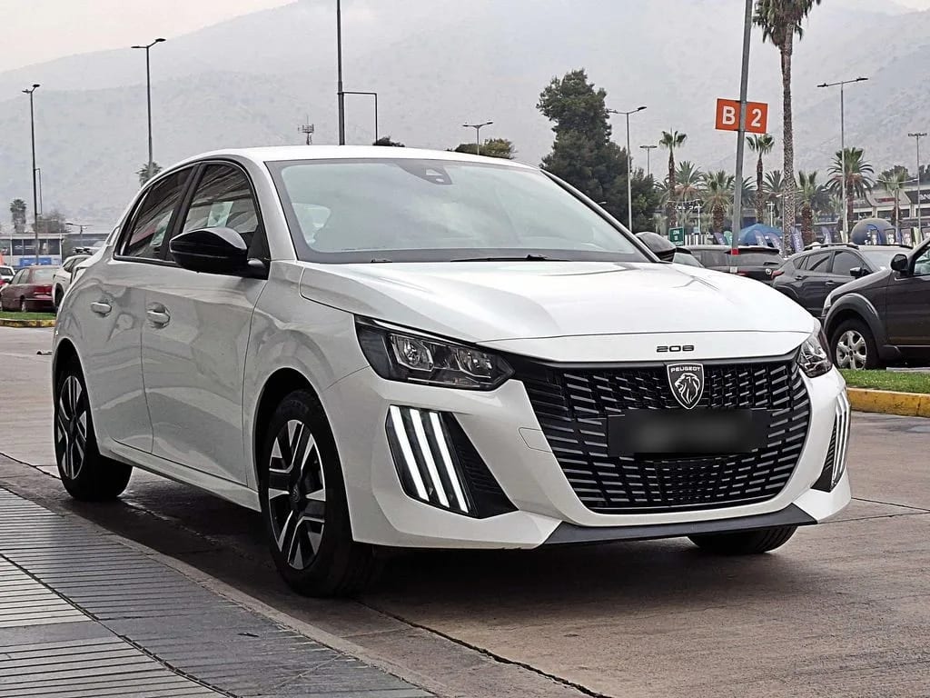 Peugeot 208 Puretech 4x2 1.2 año 2025