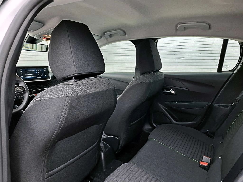 Peugeot 208 Puretech 4x2 1.2 año 2025