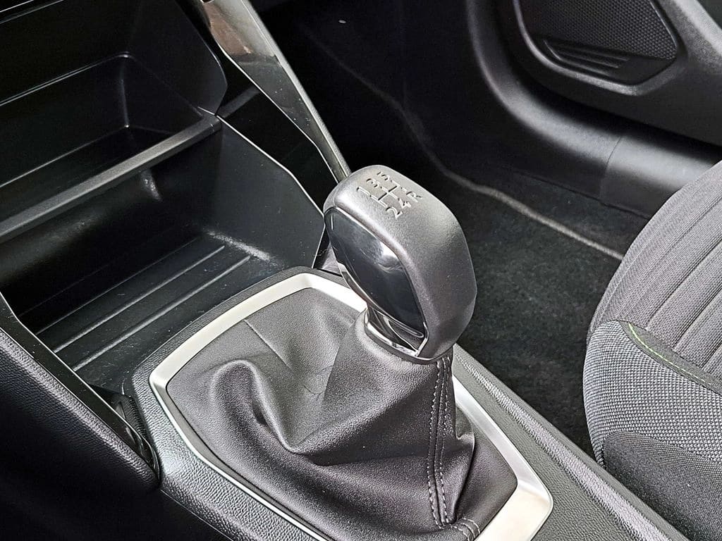 Peugeot 208 Puretech 4x2 1.2 año 2025