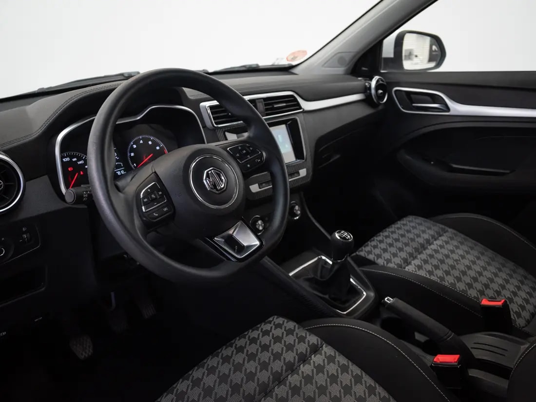MG Zs Zs 1.5l Mt Std (e5) año 2025