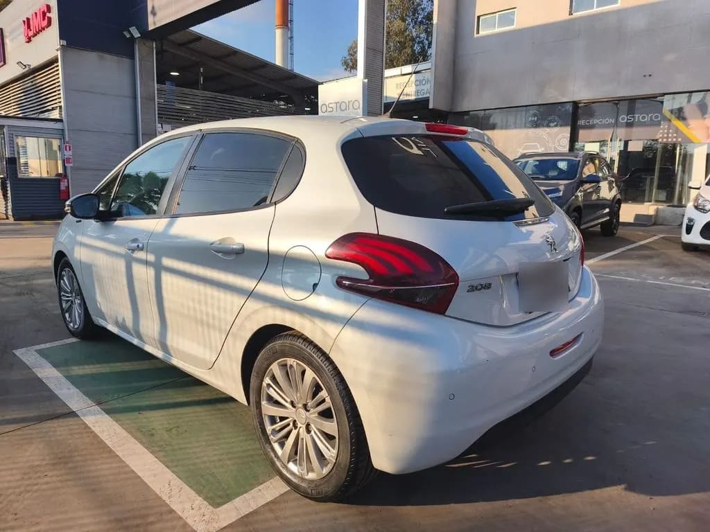 Peugeot 208 Signature 1.2 Mt Hb Pure Tech año 2020