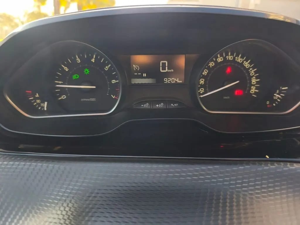 Peugeot 208 Signature 1.2 Mt Hb Pure Tech año 2020