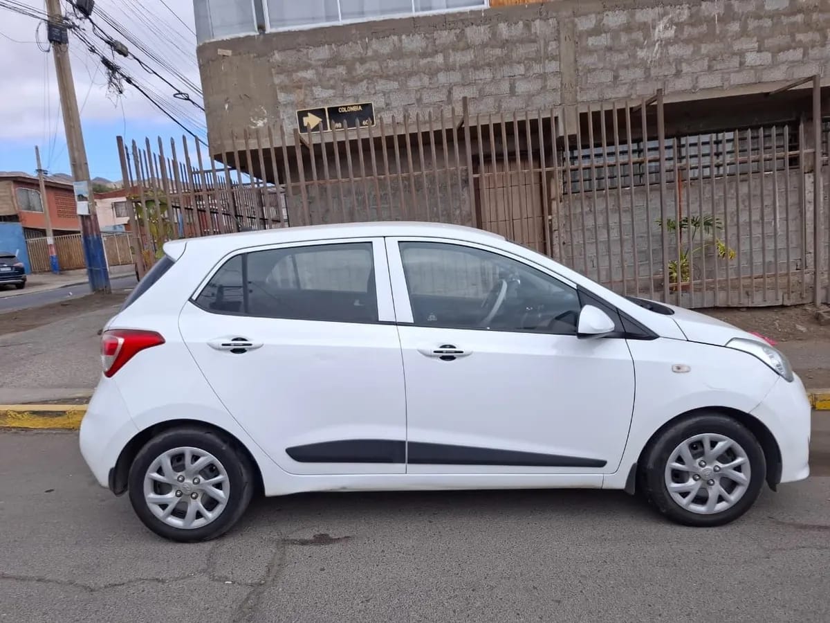 HYUNDAI GRAND I-10 1.2 Sdn Mt Gl 2ab Ac Pe año 2019