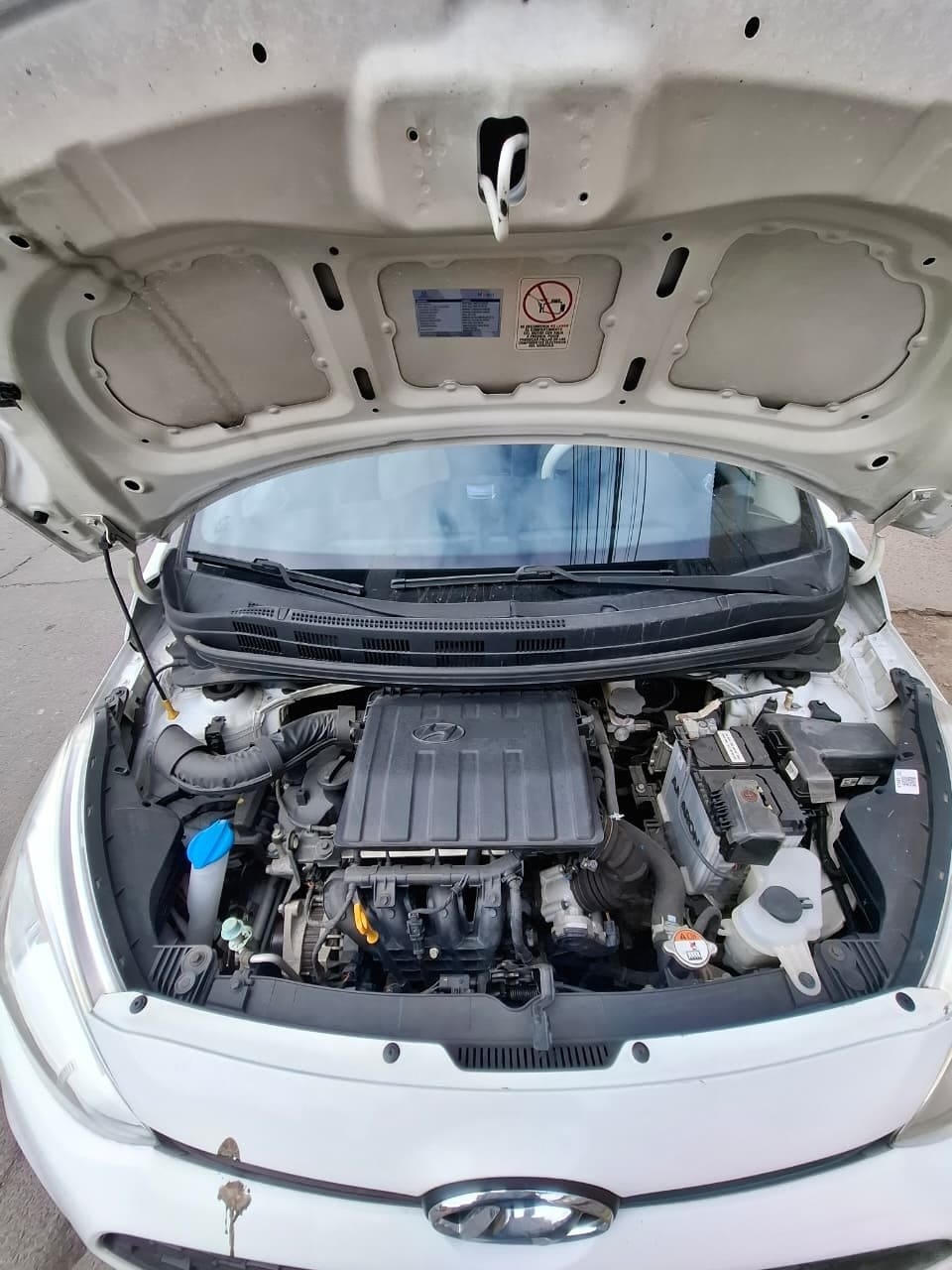 HYUNDAI GRAND I-10 1.2 Sdn Mt Gl 2ab Ac Pe año 2019