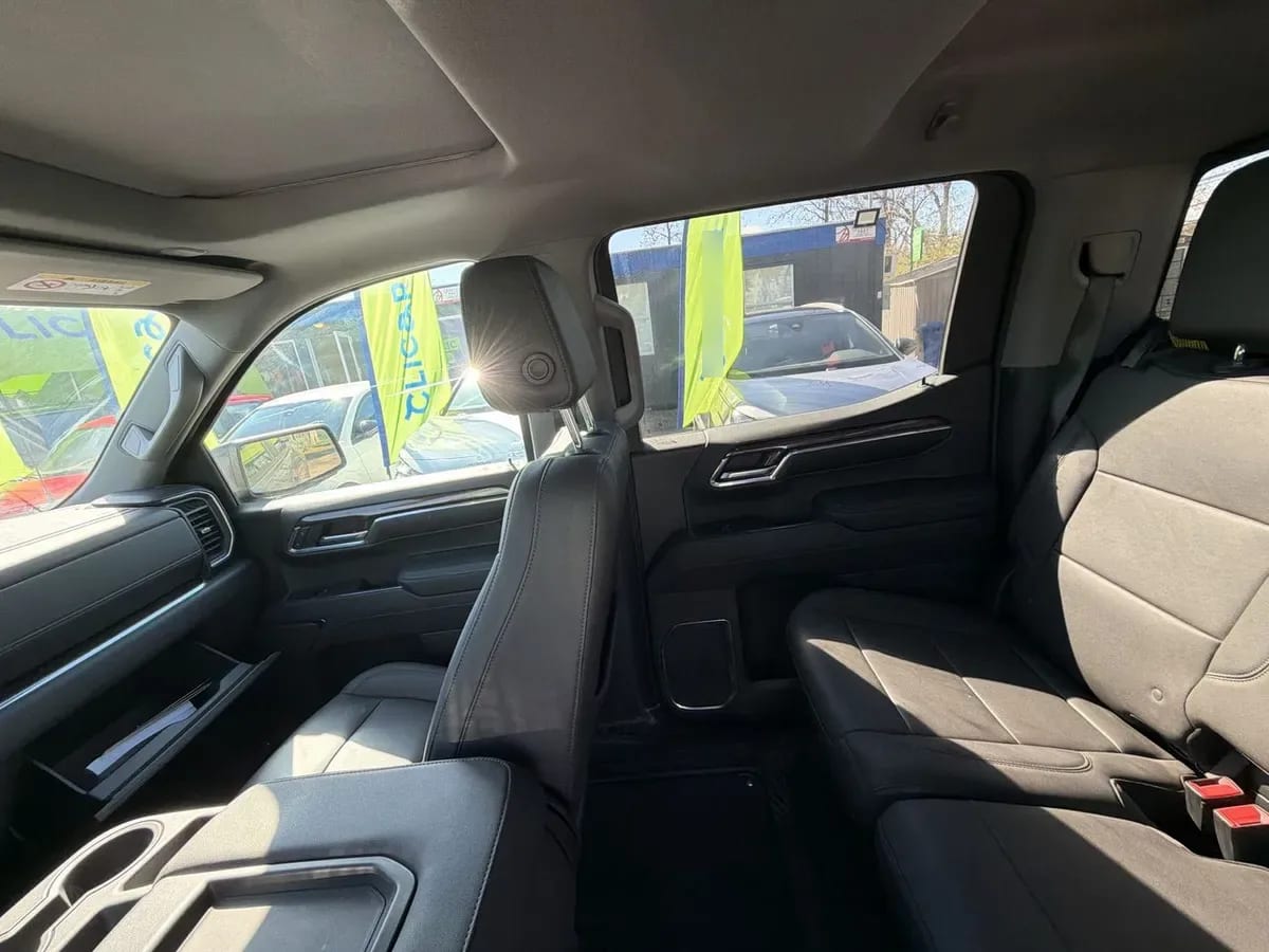 Chevrolet Silverado 5.3 Lt R Trail Boss Z71 4x4 At 4p año 2025