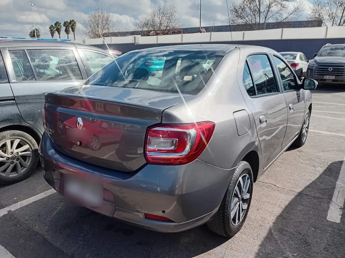 Renault Symbol 1.6 Intens Tech 4x2 Mt 4p año 2021