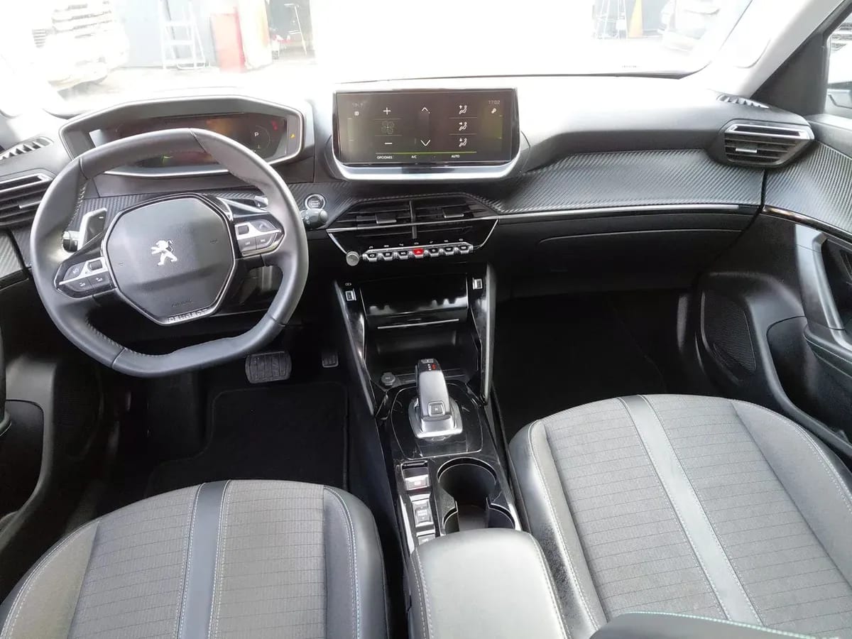 Peugeot 2008 1.2 Active Puretech 4x2 130 Eat8 5p año 2021