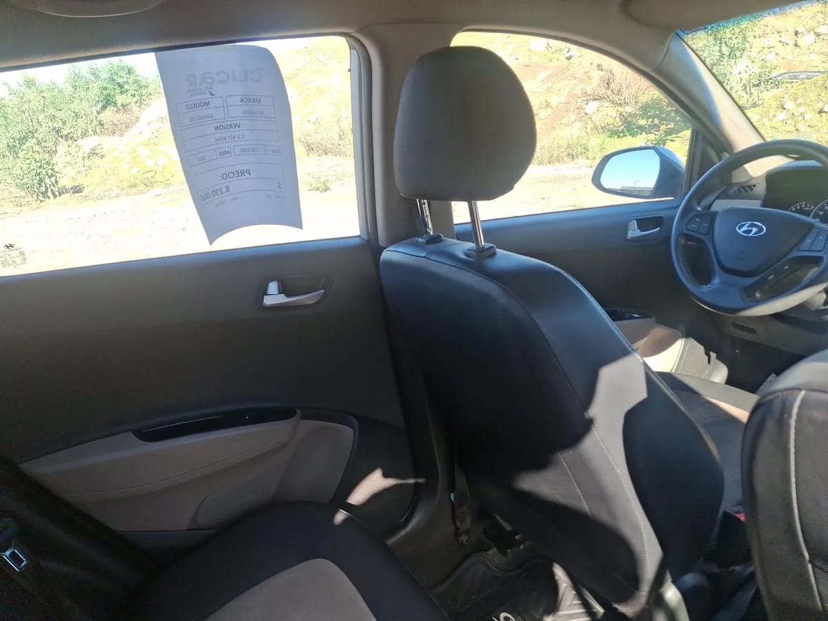 Hyundai Grand I10 1.2 Gls 4x2 Hb Ac 2ab Abs Mt 5p año 2020