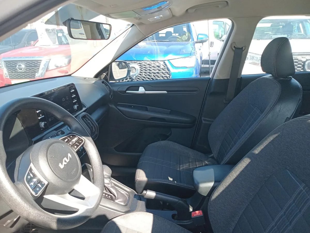 Kia Sonet 1.5 Ex 4x2 Ivt At 5p año 2025