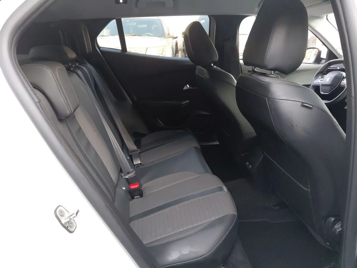 Peugeot 2008 1.2 Active Puretech 4x2 130 Eat8 5p año 2021